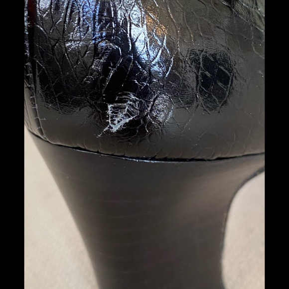 Salvatore Ferragamo Alligator Pumps - Picture 8 of 8